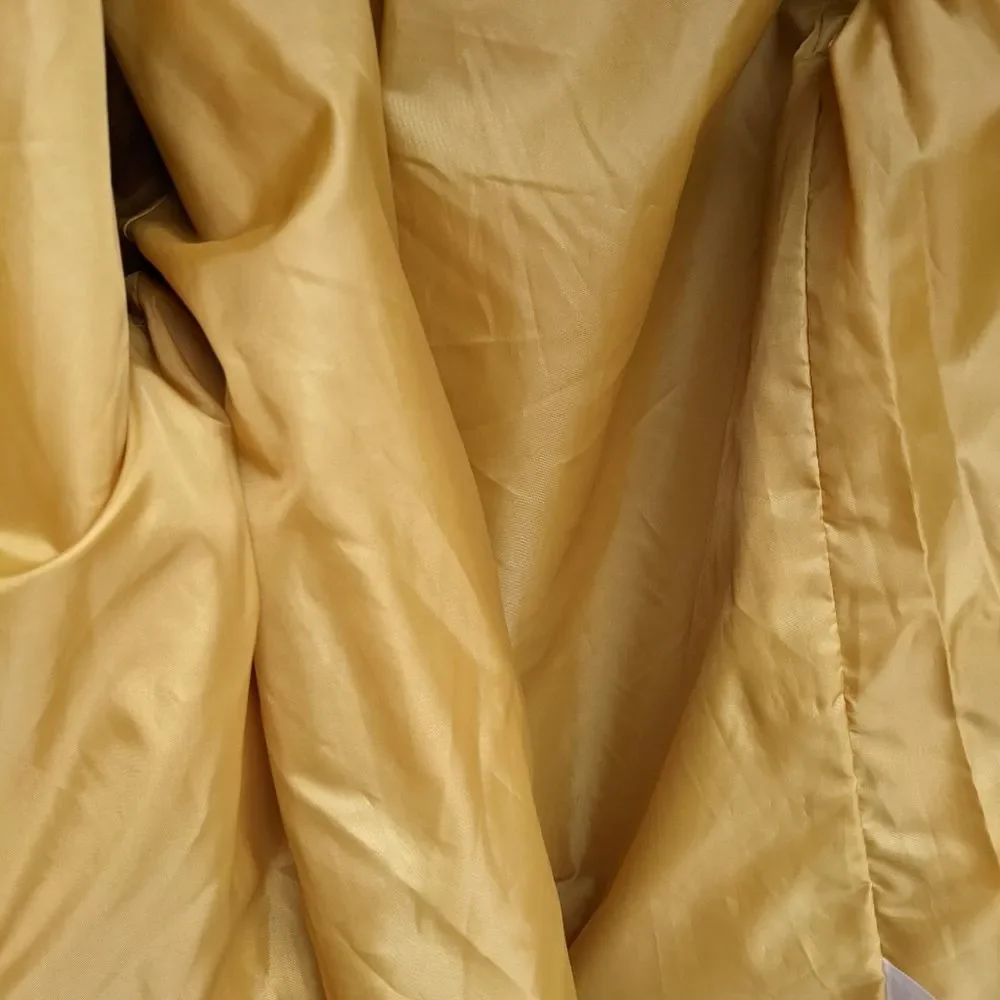 BP Yellow Coat - Picture 10 of 10